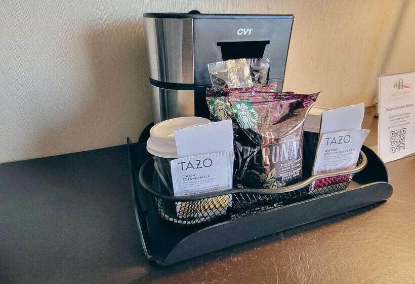 اتاق استاندارد با تخت بزرگ, Laguardia Plaza