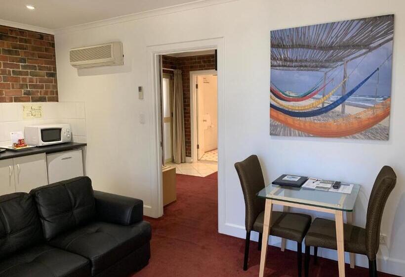 سوییت, Ensenada Motor Inn And Suites