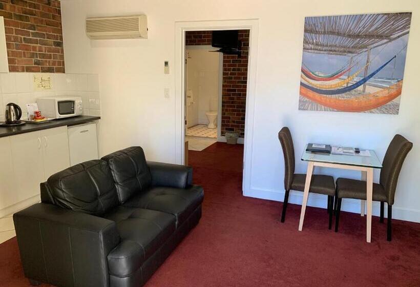 سوییت, Ensenada Motor Inn And Suites