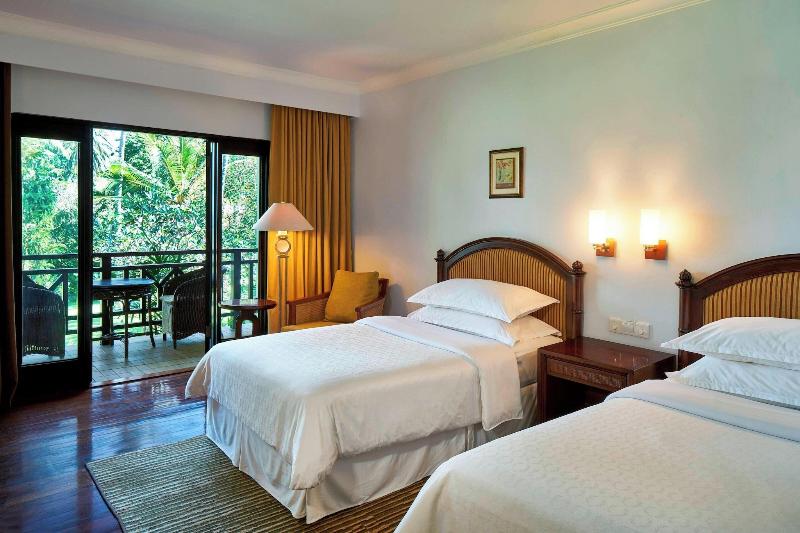 Номер Deluxe Вид на Бассейн, Sheraton Senggigi Beach Resort