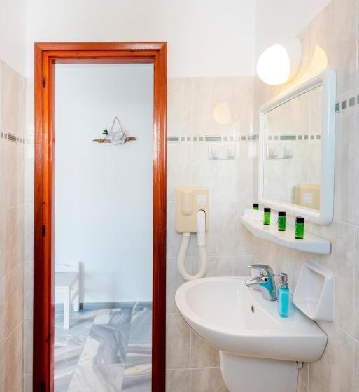 Номер Стандарт Трехместный, Irene Hotel   Beachfront