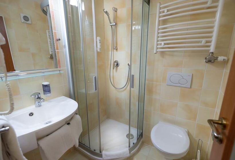 Quarto Estandar, Petr