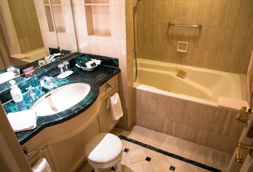 Номер Deluxe, Rihga Royal Hotel Tokyo