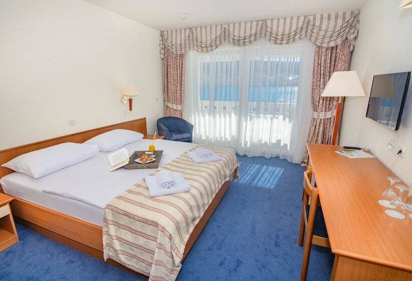 اتاق سوپریور با چشم‌انداز دریا و بالکن, Family Hotel Pagus   All Inclusive