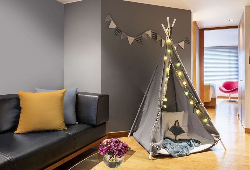 Полулюкс, Avani Royal Zona T Bogotá