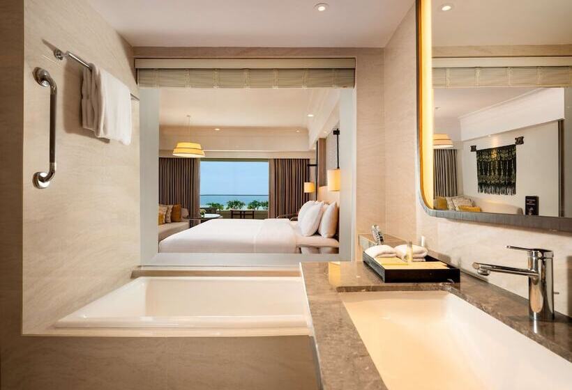 اتاق لوکس با چشم‌انداز دریا, Hilton Bali Resort