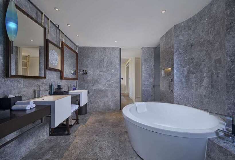 سوئیت با تخت بزرگ, Hilton Bali Resort
