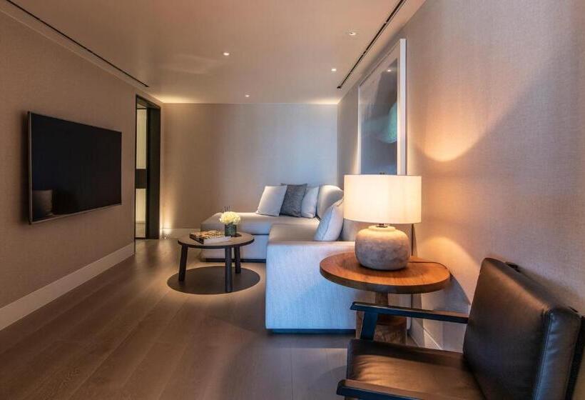 سوئیت با تخت بزرگ, Four Seasons Astir Palace Athens