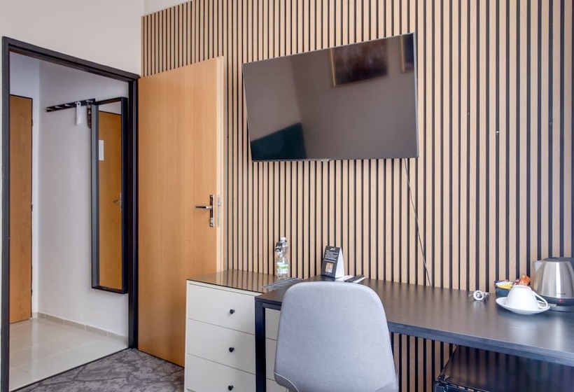 Quarto Estandar Individual, Andante