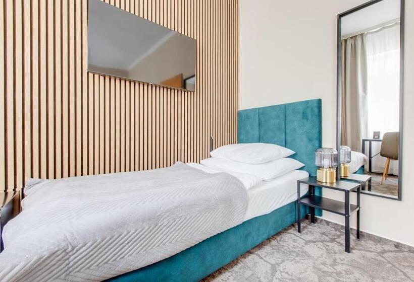 Quarto Triplo Estandar, Andante