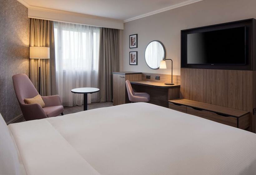 Номер Deluxe, Doubletree By Hilton Dartford Bridge