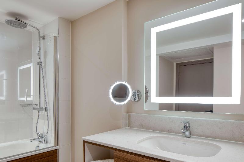 Люкс Кровать Кинг, Doubletree By Hilton Dartford Bridge