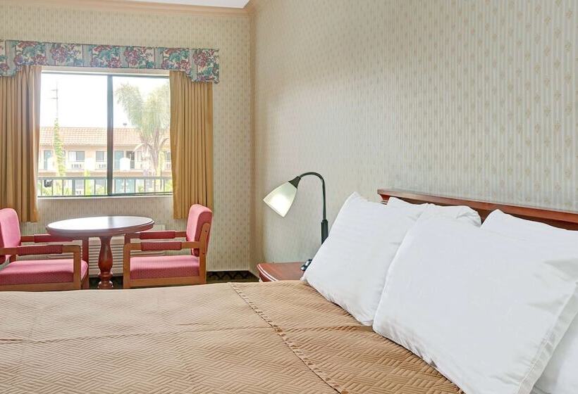 Люкс, Travelodge By Wyndham Lynwood