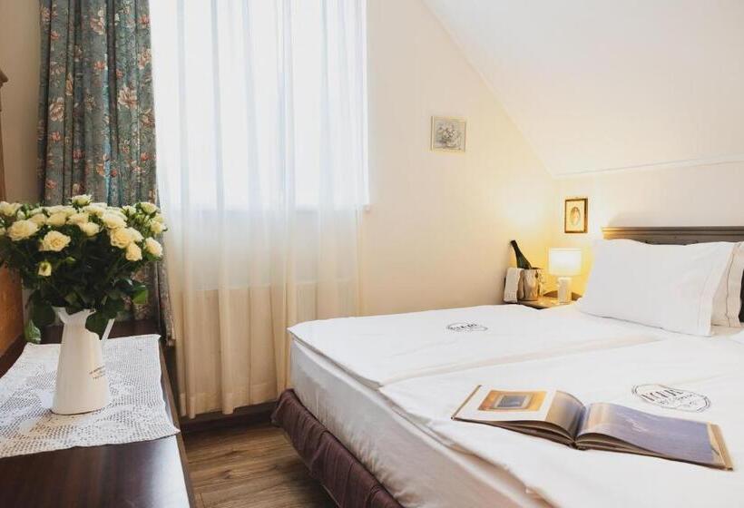 اتاق لوکس سه تخته, Nomad Hotel & Glamping