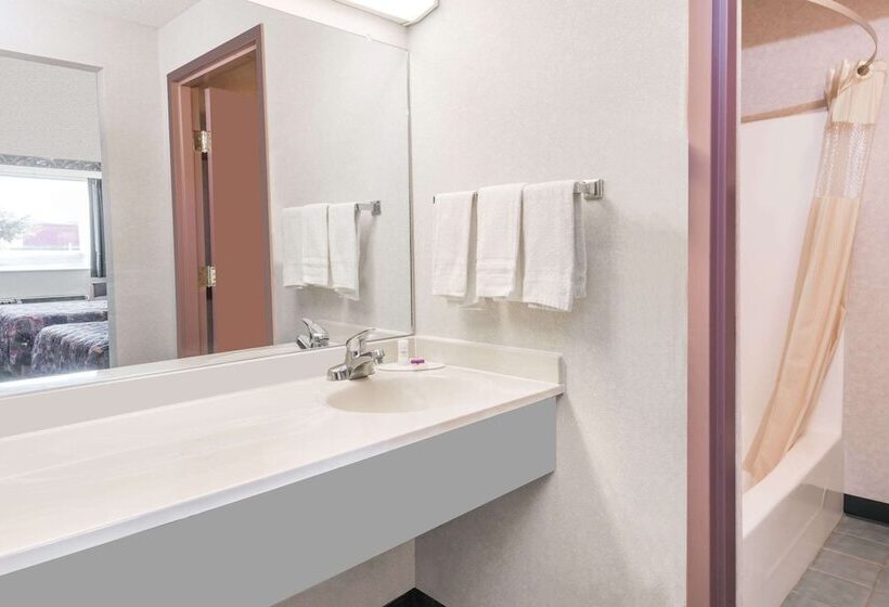 Номер Стандарт 2 Двуспальные Кровати, Knights Inn Ottawa