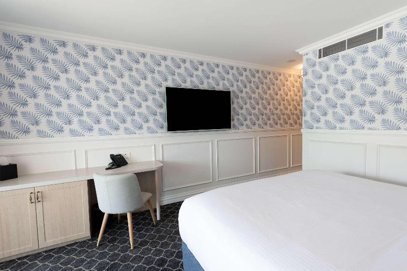 带大床的标准间, The Beachcomber Hotel & Resort, Ascend Hotel Collection