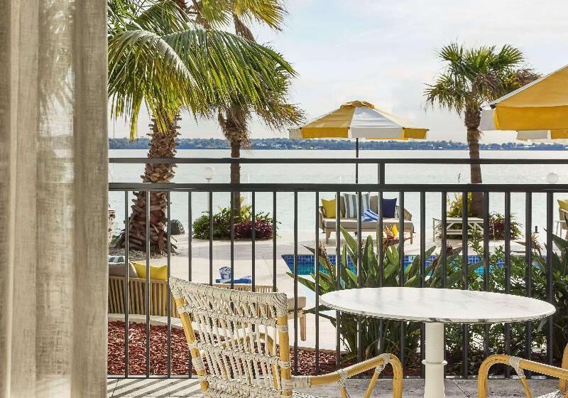带大床的标准间, The Beachcomber Hotel & Resort, Ascend Hotel Collection