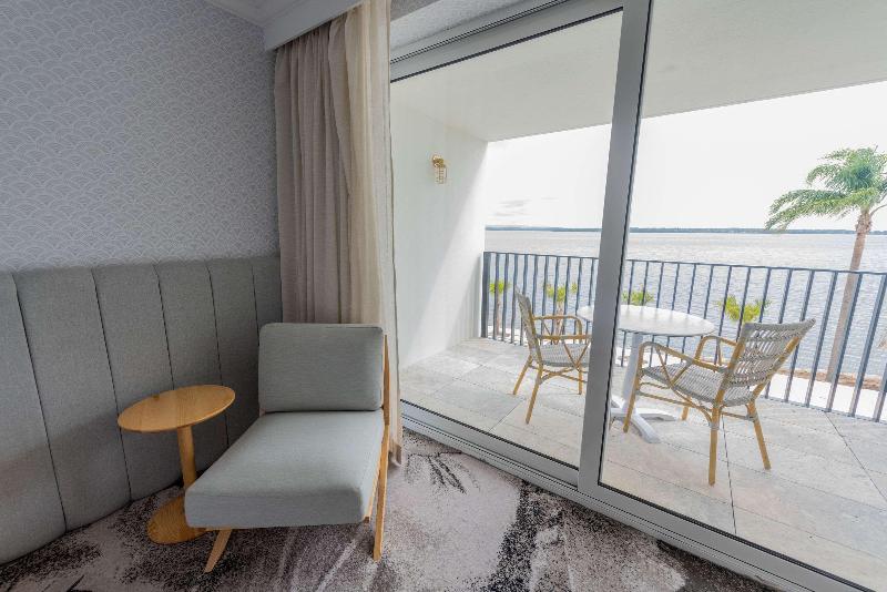 带大床的标准间, The Beachcomber Hotel & Resort, Ascend Hotel Collection
