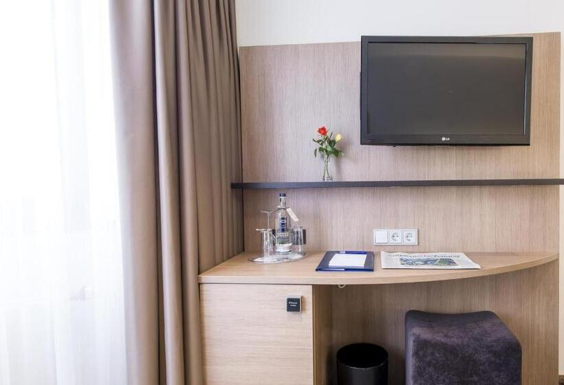 اتاق کلاس بیزنس, Astor & Apart