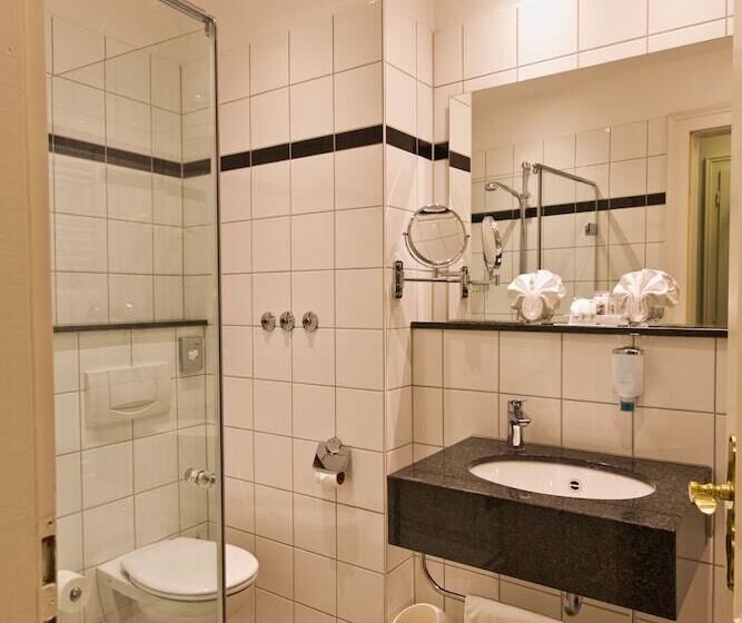 اتاق کلاس بیزنس, Astor & Apart
