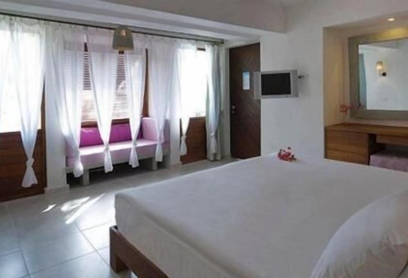 اتاق کلاب, Hillside Beach Club