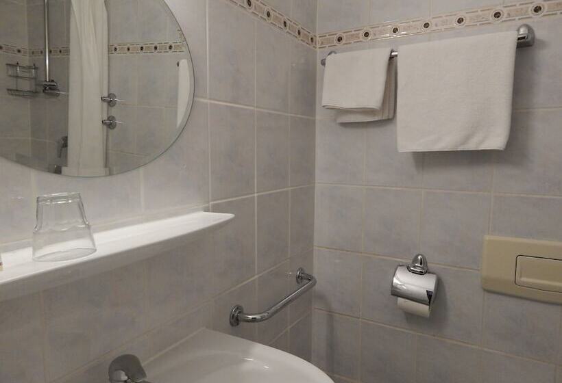 اتاق استاندارد یک نفره, Montree