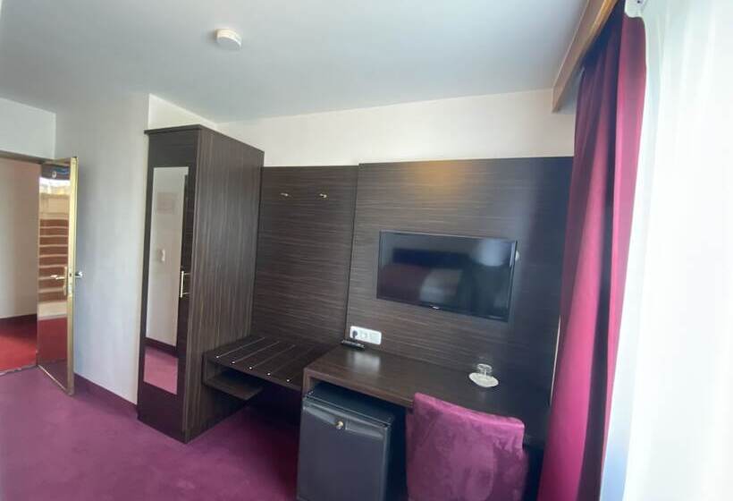 اتاق استاندارد یک نفره, Montree