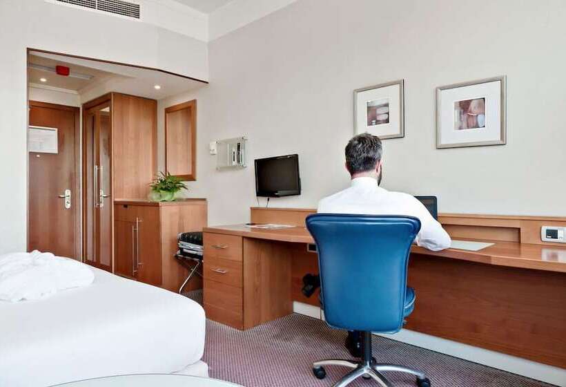 اتاق استاندارد سه نفره, Italiana Hotels Florence