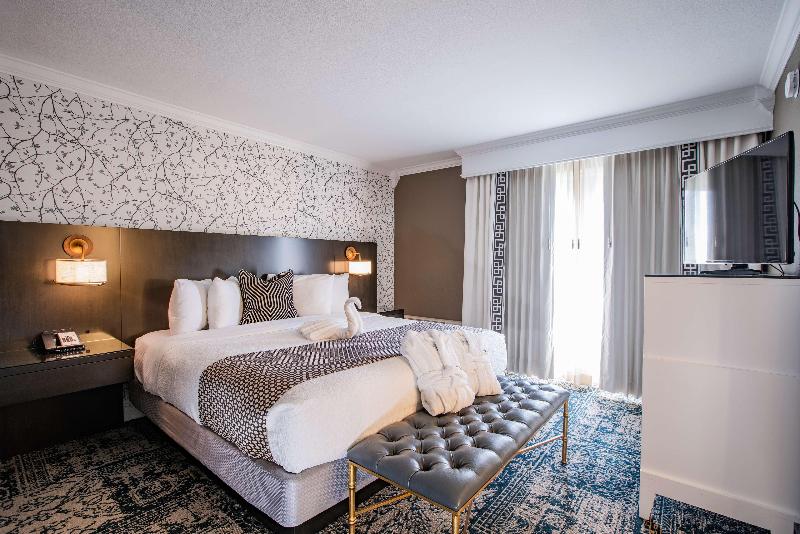 스위트 킹사이즈 침대, The Burgundy Hotel, Tapestry Collection By Hilton