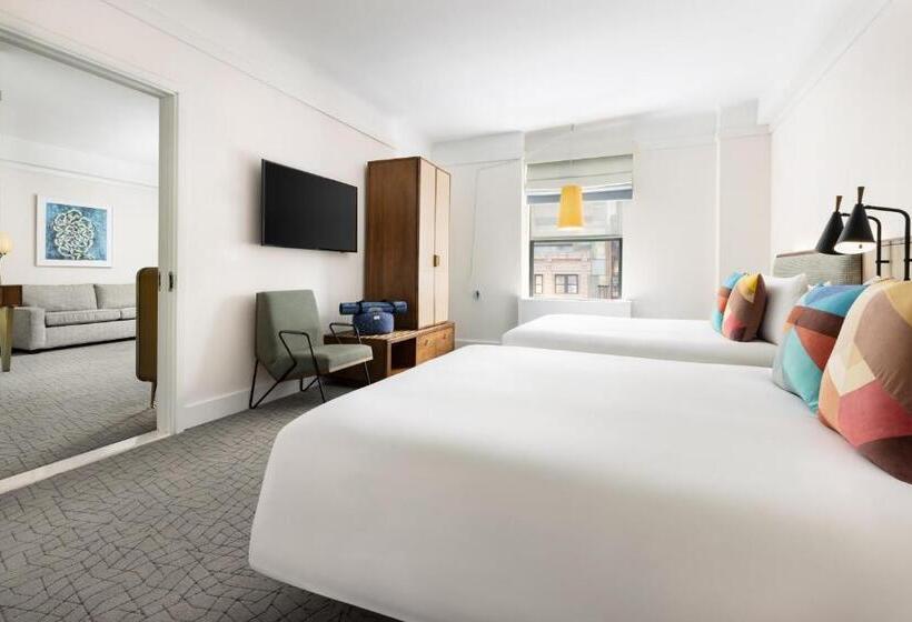 سوییت لوکس, Hotel Seville Nomad