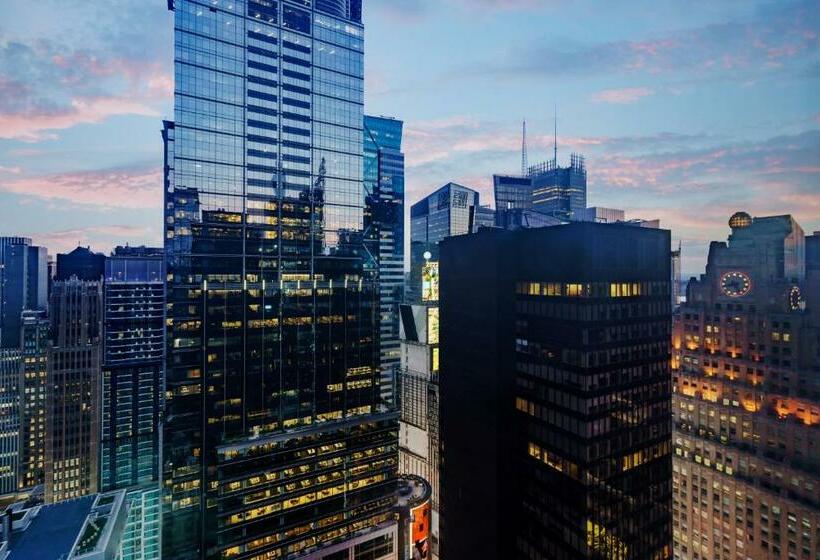 سوئیت با تخت بزرگ, Millennium Hotel Broadway Times Square