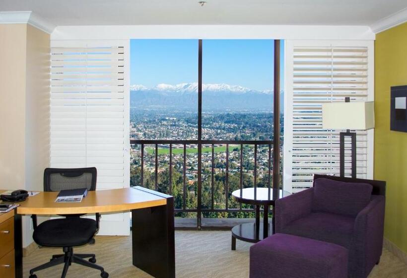 Номер Deluxe, Pacific Palms Resort And Golf Club