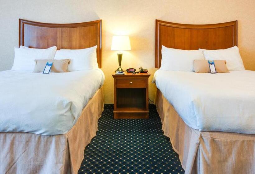 ２ダブルベッドのスタンダードルーム, Best Western Plus Suites Downtown Calgary