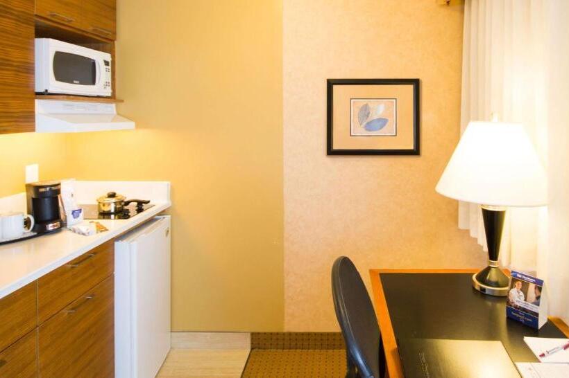 ２ダブルベッドのスタンダードルーム, Best Western Plus Suites Downtown Calgary