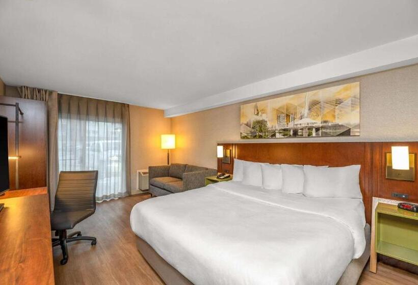 キングサイズベッドのスタンダードルーム, Comfort Inn Airport