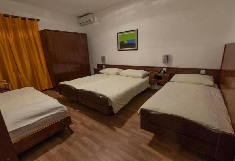 اتاق استاندارد چهارنفره با بالکن, Besso Lugano Center
