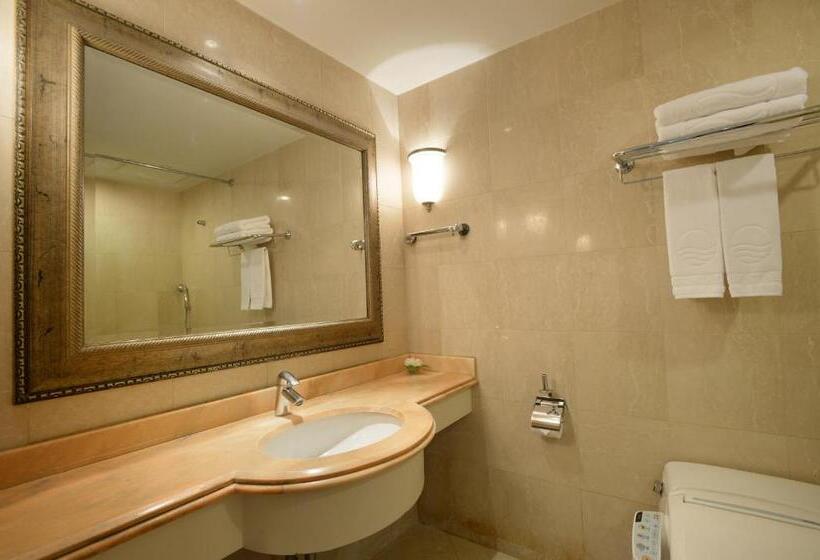 اتاق لوکس سه تخته, Jeju Oriental Hotel & Casino