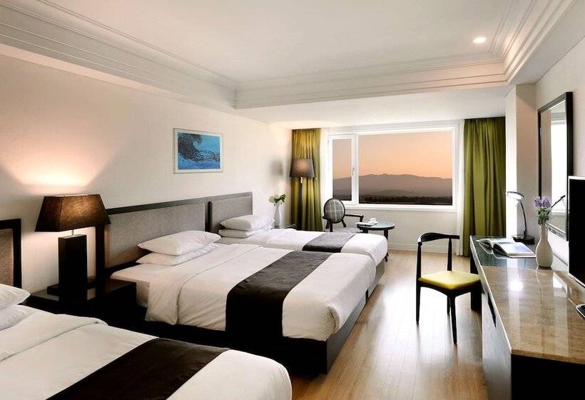 اتاق لوکس سه تخته, Jeju Oriental Hotel & Casino