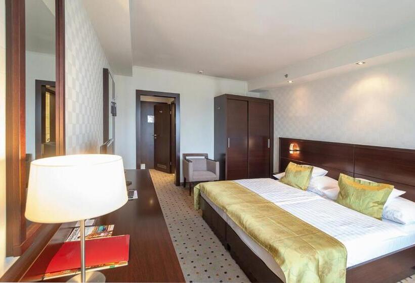 Семейный Номер, Hunguest Hotel Gyula