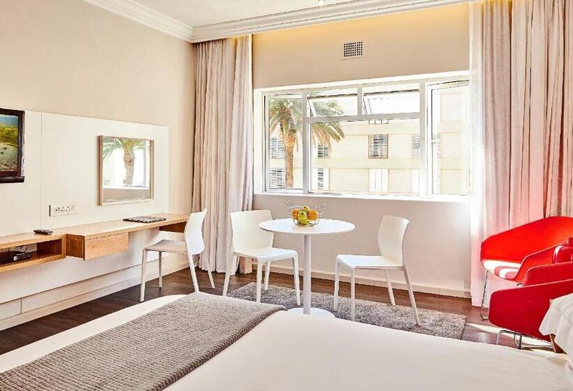 استودیوی استاندارد, First Group Riviera Suites