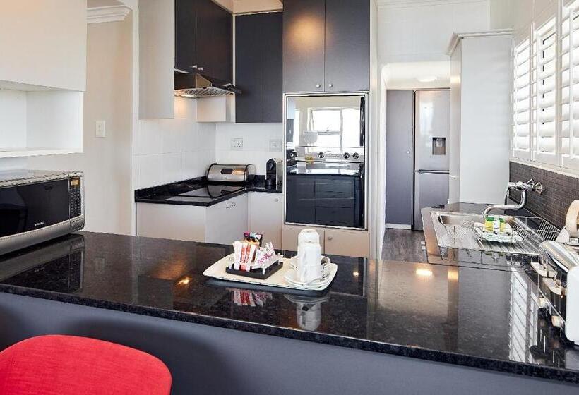 آپارتمان ممتاز دوخوابه رو به دریا, First Group Riviera Suites