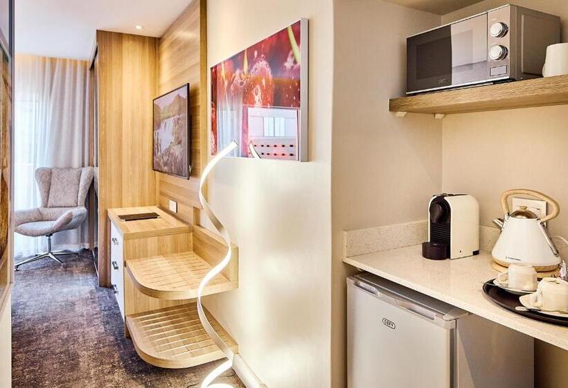 اتاق استاندارد با تراس, First Group Riviera Suites