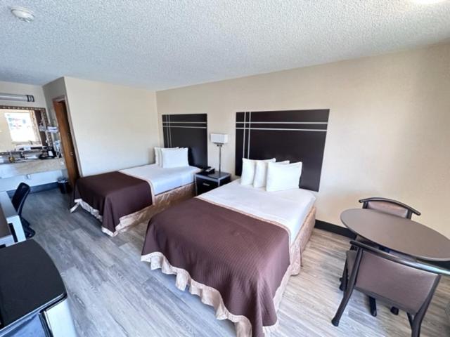 Номер Стандарт 2 Двуспальные Кровати, Deluxe Inn   Fayetteville I 95
