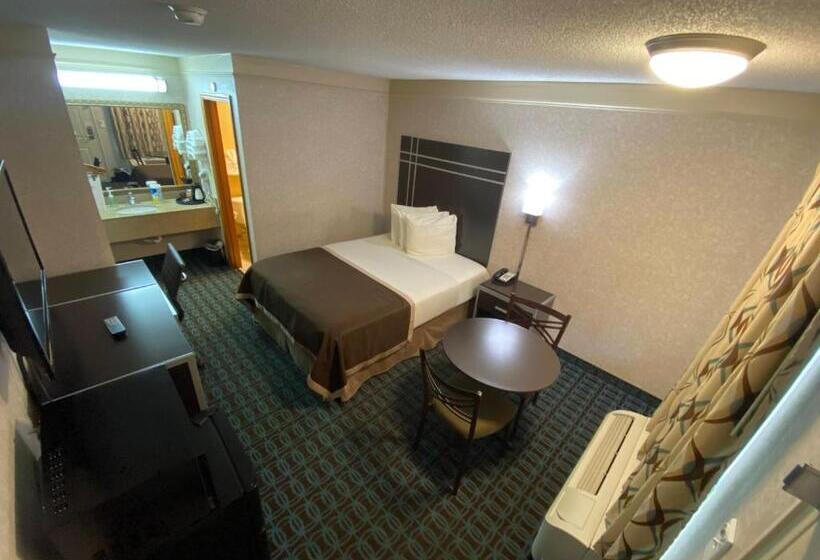 Номер Стандарт, Deluxe Inn   Fayetteville I 95