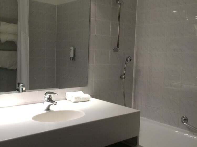 Номер Deluxe, Grand Hôtel De Nîmes 4 étoiles