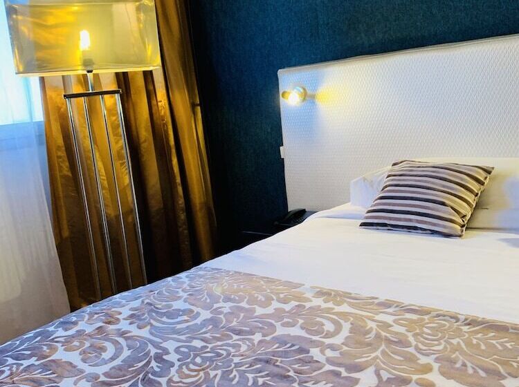 Номер Deluxe, Grand Hôtel De Nîmes 4 étoiles