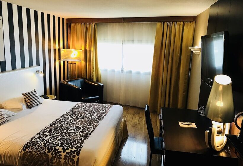 Номер Superior, Grand Hôtel De Nîmes 4 étoiles