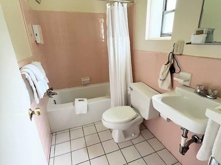 Номер Стандарт 2 Двуспальные Кровати, Meadowlark Motel With Restaurant & Bar