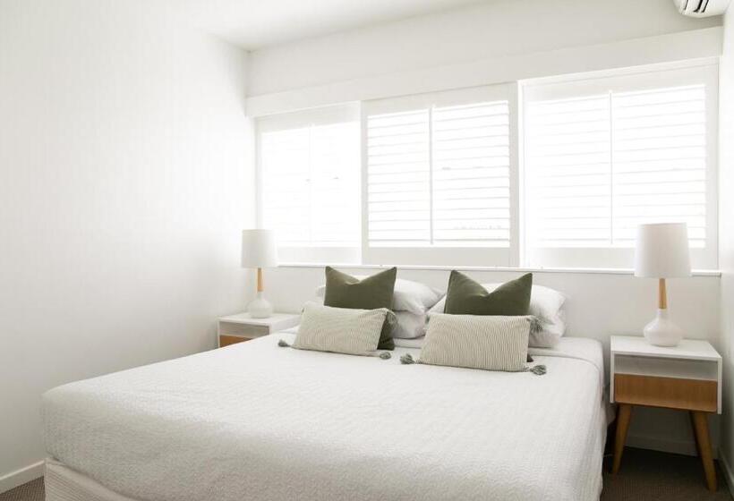 2 Bedroom Premium Apartment with Views, Noosa Crest Resort