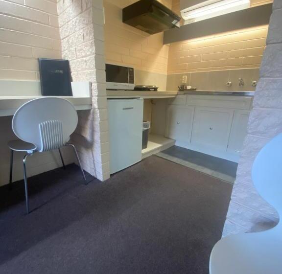 패밀리 룸, Mahogany Motel Warrnambool